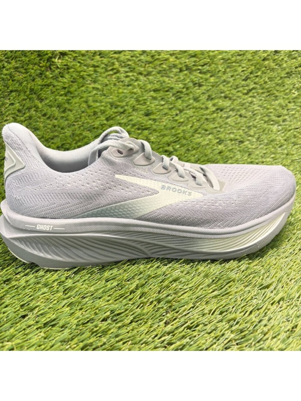 Brooks Ghost 17 Mens Size 9.5EE Gray Athletic Running Training Shoes Sneakers